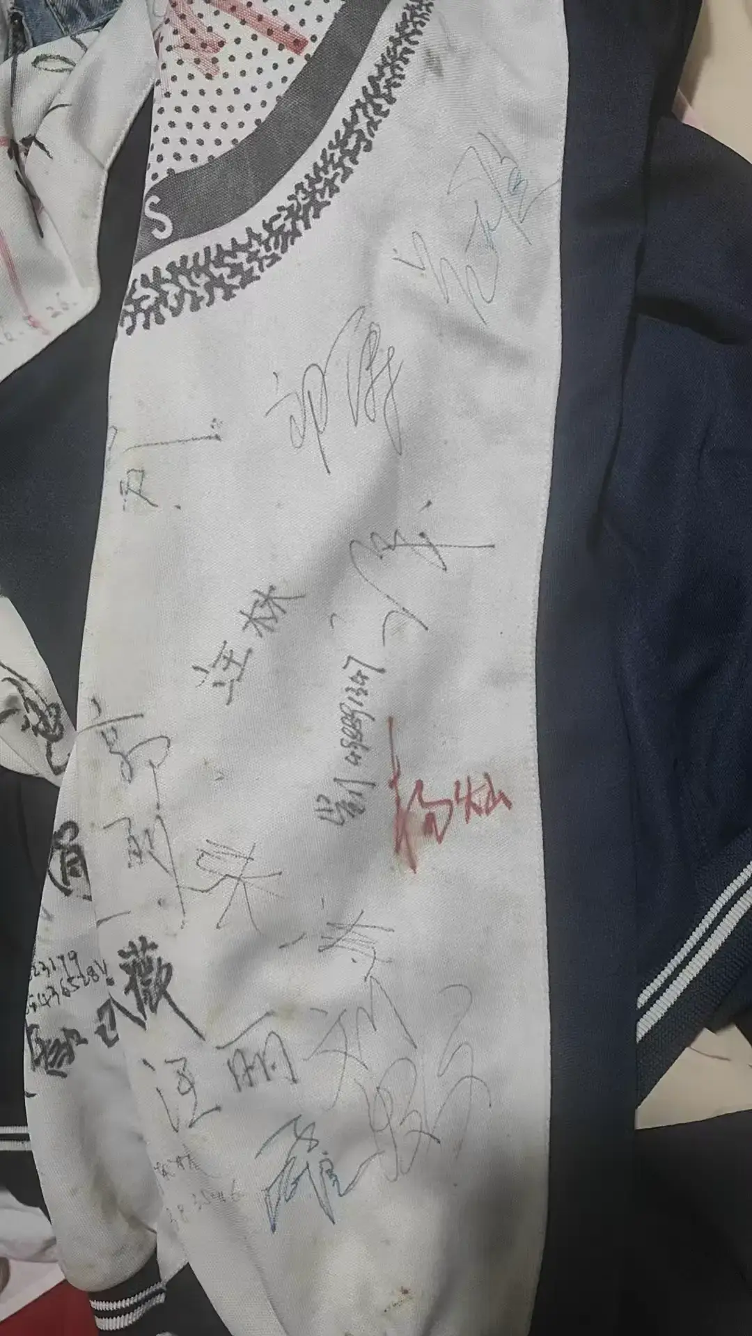 镇雄一中212班同学录签名 第5张